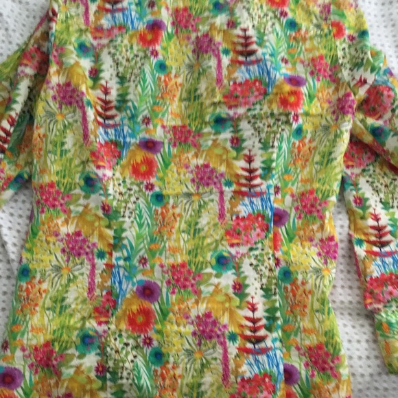 JCrew button down shirt. Beautiful bright color! Button cuffs and semi fitted - Picture 3 of 5